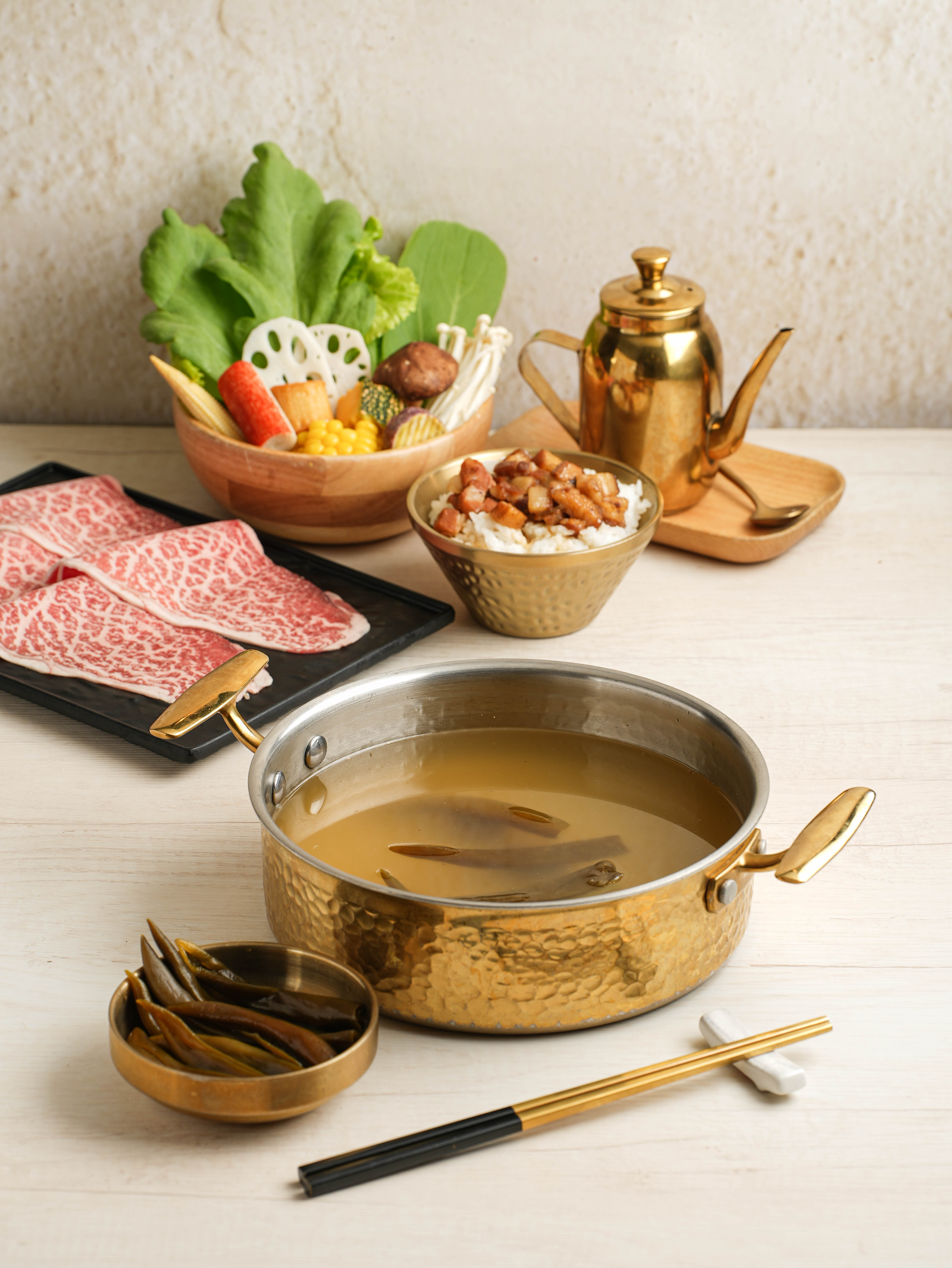 桃金鍋物金湯與肉品蔬菜套餐